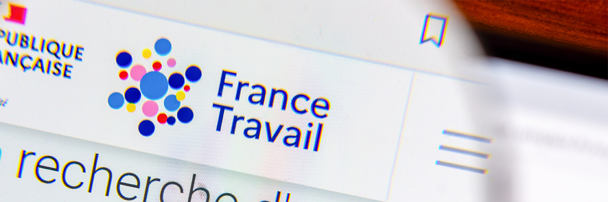 Zoom sur un écran d'ordinateur montrant France Travail et les changements pour employeurs