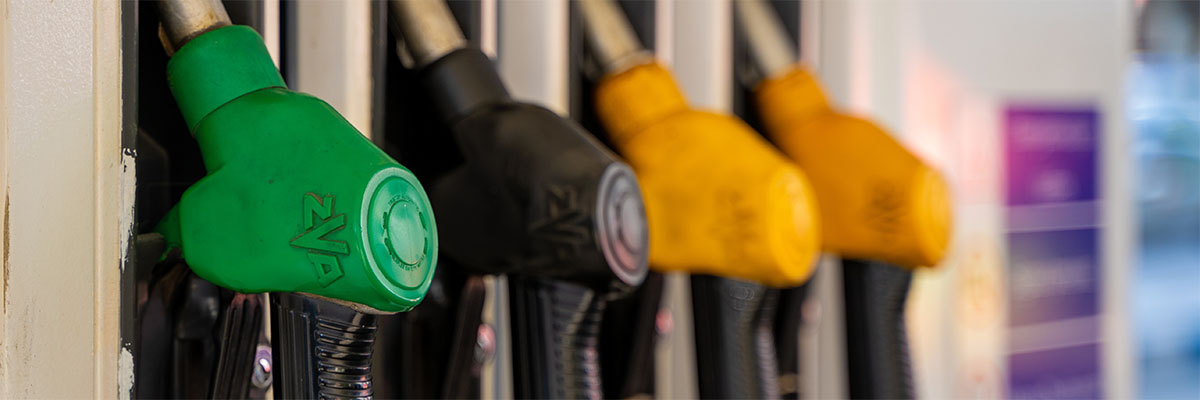quatre pompes à essence utilisées par les salariés en déplacement remboursés selon le barème des frais de carburant 2024