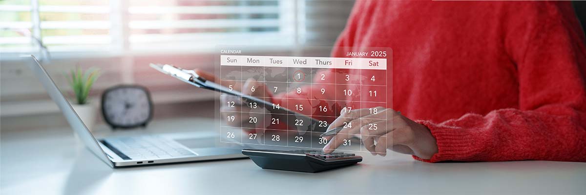 Femme en train de répartir la taxe d'apprentissage selon le calendrier Soltéa 2025