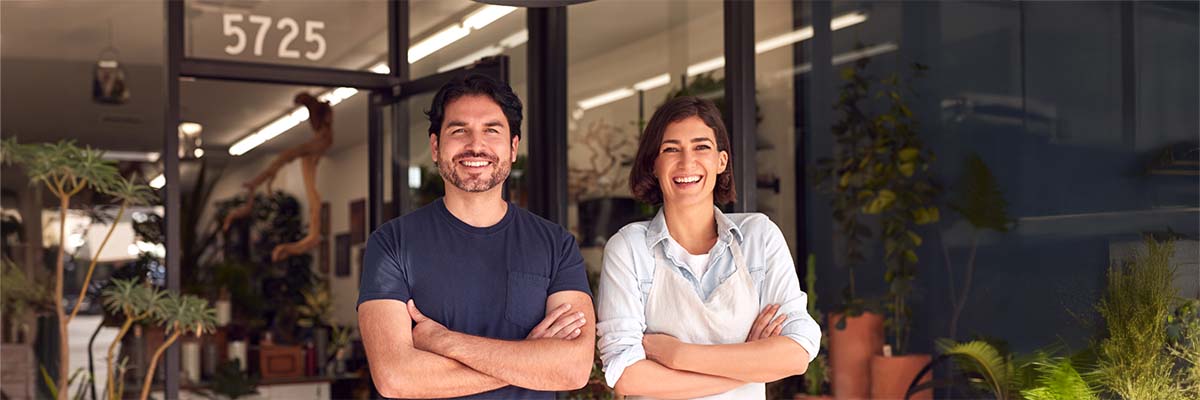 couple de commerçants concerné par le réforme sur la fin du statut du conjoint collaborateur