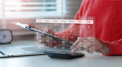 Femme en train de répartir la taxe d'apprentissage selon le calendrier Soltéa 2025