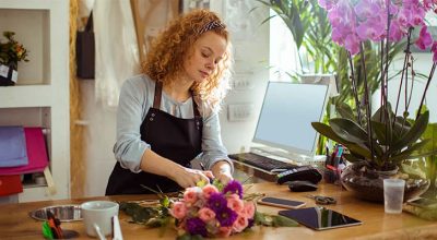 fleuriste qui vient de lancer son activité et qui vient de finir l'immatriculation de sa micro entreprise