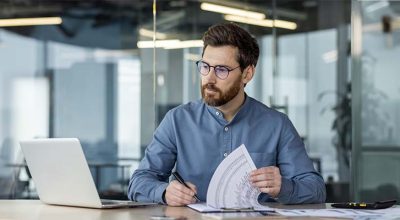 entrepreneur qui prend en compte les nouvelles modifications pour l'arce et l'are pour la création de son activité