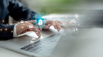 chef d'entreprise au travail qui bénéficie de la protection de l'adresse des dirigeants